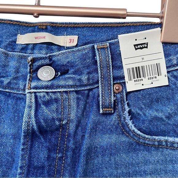 Levi’s Wedgie Straight Distressed Jeans Size 31 Blue Button Fly Rigid Denim NEW - Picture 4 of 10